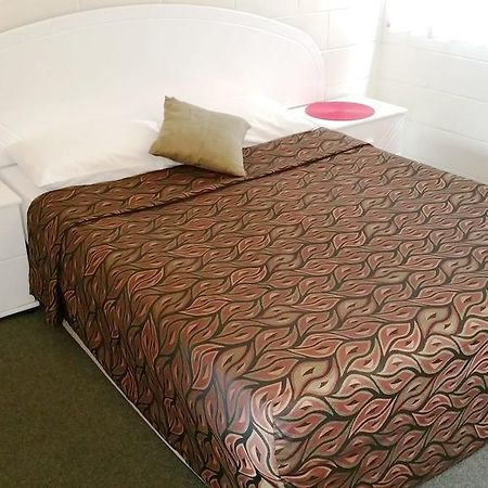 A&A Lodge Motel Emerald Habitación foto