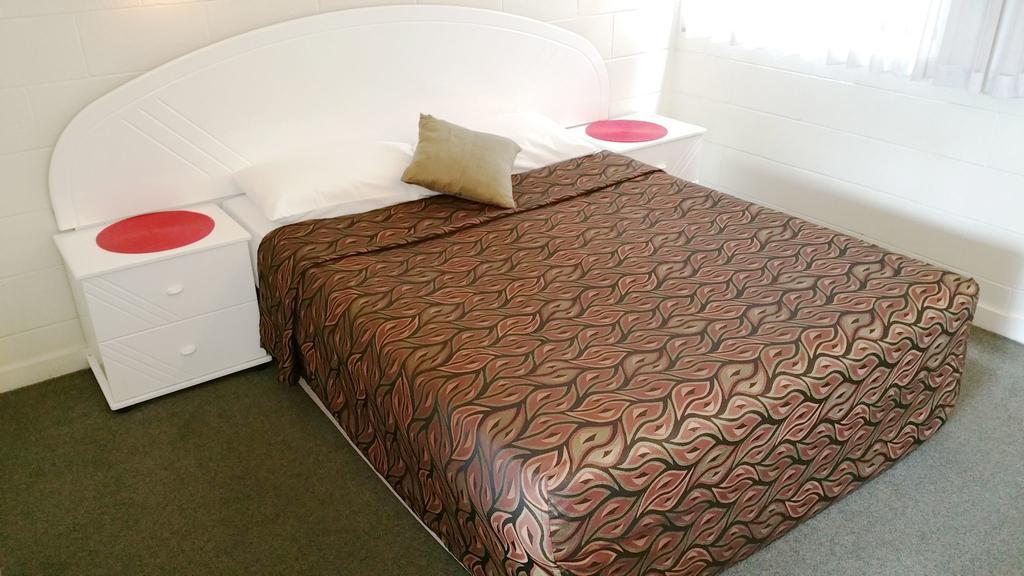 A&A Lodge Motel Emerald Habitación foto